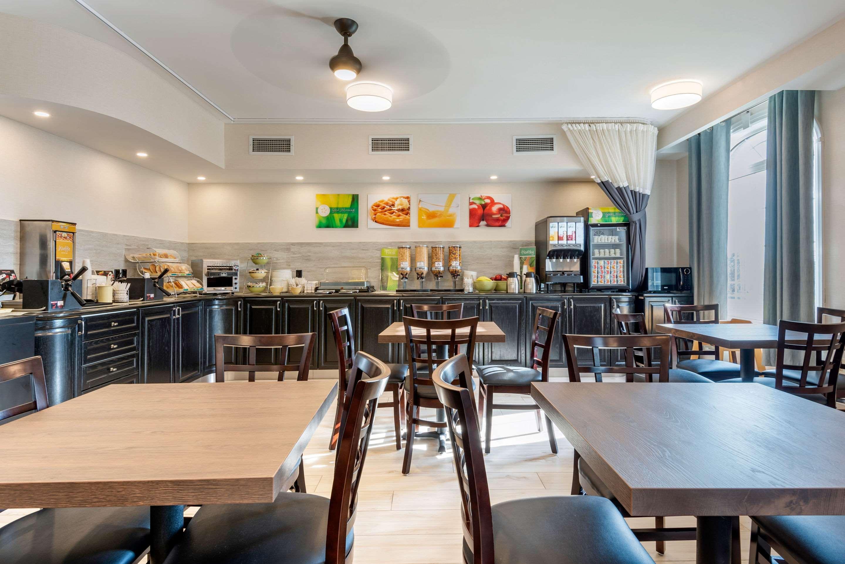 Quality Inn & Suites Oakville Eksteriør bilde